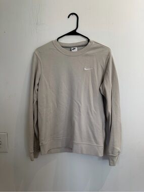 Nike Men’s Crewneck Sweatshirt in Stone